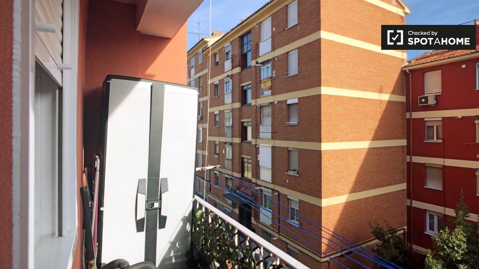 Double room Madrid, 3 beds, 50m² — photo 16