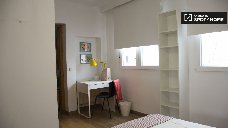 Double room Madrid, 5 beds, 150m² — photo 2