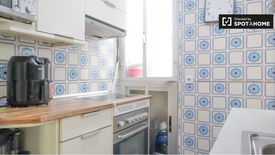 Double room Madrid, 3 beds, 60m² — photo 16