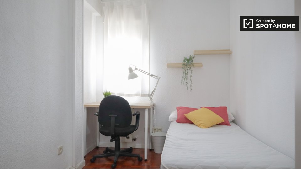 Double room Madrid, 4 beds — photo 12