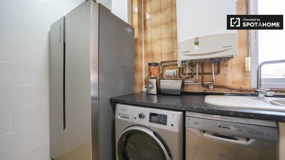 Double room Madrid, 5 beds, 110m² — photo 11