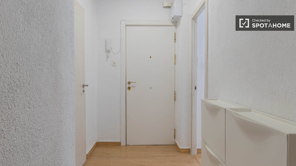 Double room Valencia, 3 beds — photo 8