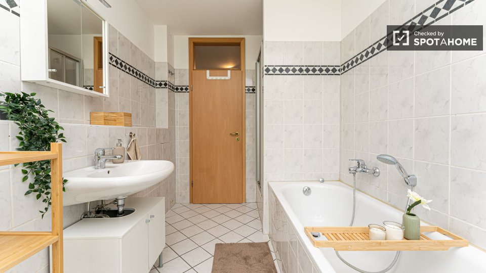 Double room Berlin, 14 beds, 232m² — photo 3