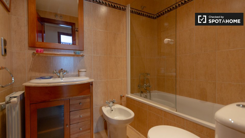 Double room Madrid, 3 beds, 100m² — photo 14