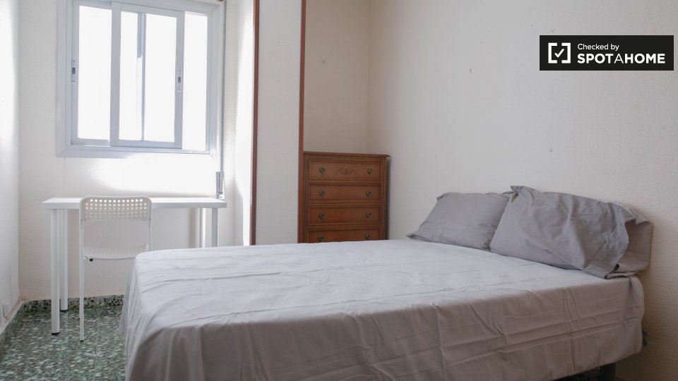 Double room Valencia, 6 beds, 140m² — photo 1