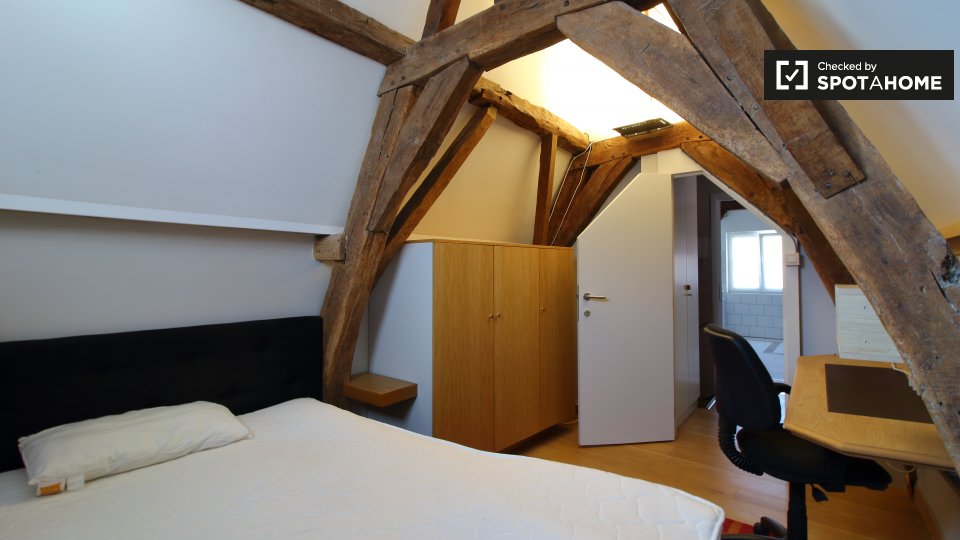 Double room Brussels, 3 beds — photo 17