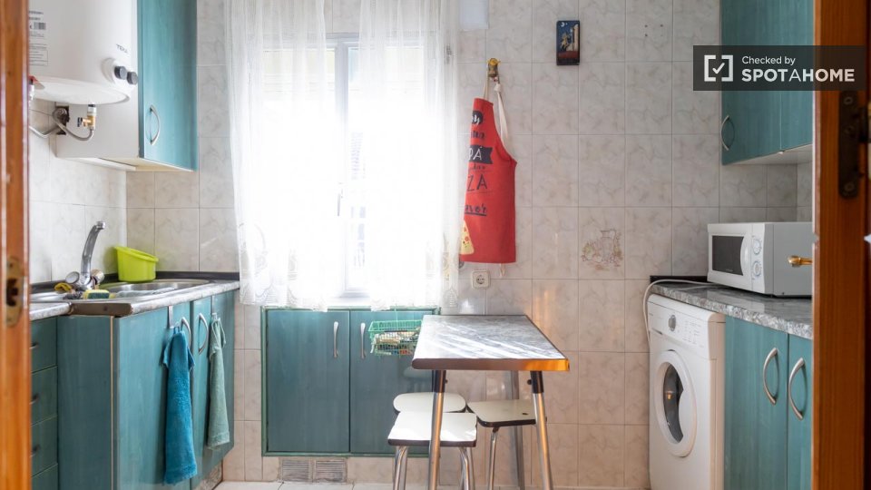 Double room Madrid, 3 beds — photo 20