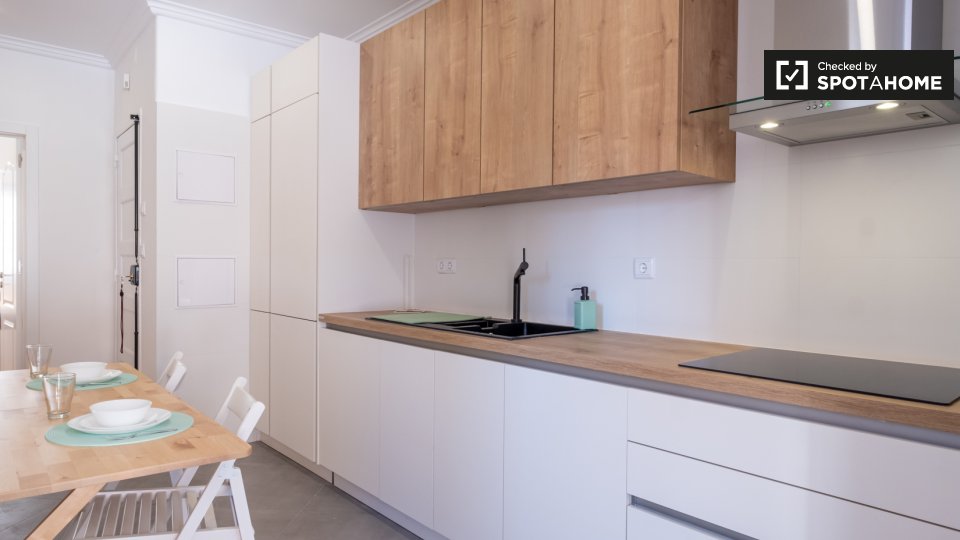 Double room Lisbon, 3 beds, 150m² — photo 4