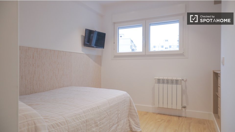Double room Madrid, 3 beds — photo 15