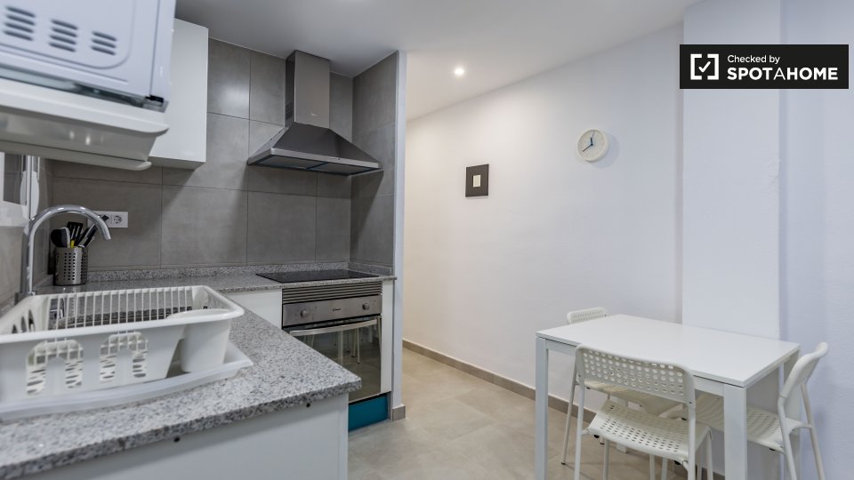 Double room Valencia, 3 beds — photo 6