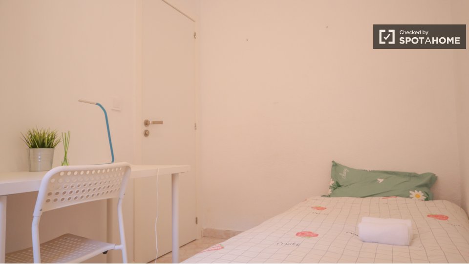 Double room Madrid, 4 beds, 70m² — photo 13