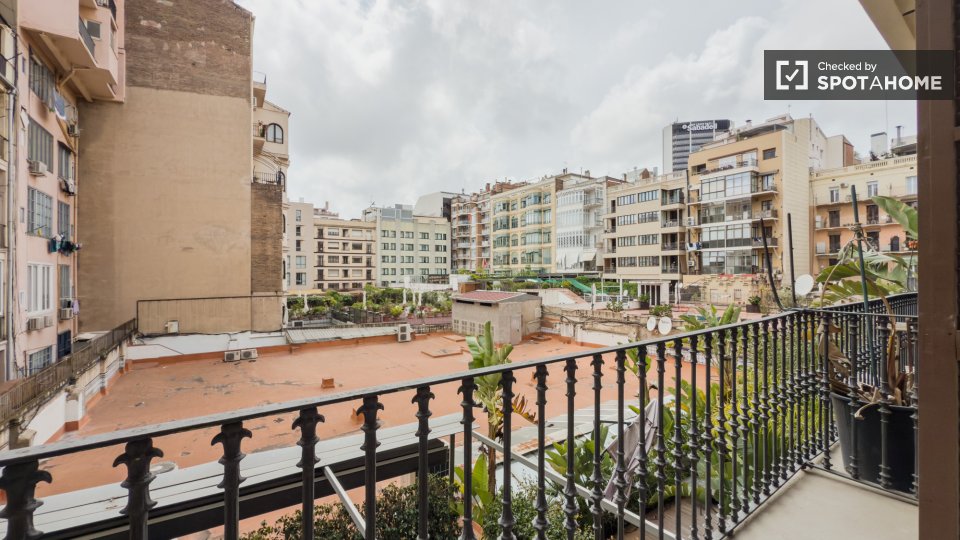 Double room Barcelona, 10 beds, 150m² — photo 22