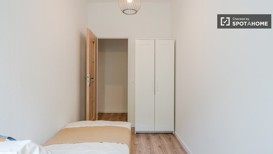 Double room Berlin, 5 beds, 86m² — photo 13