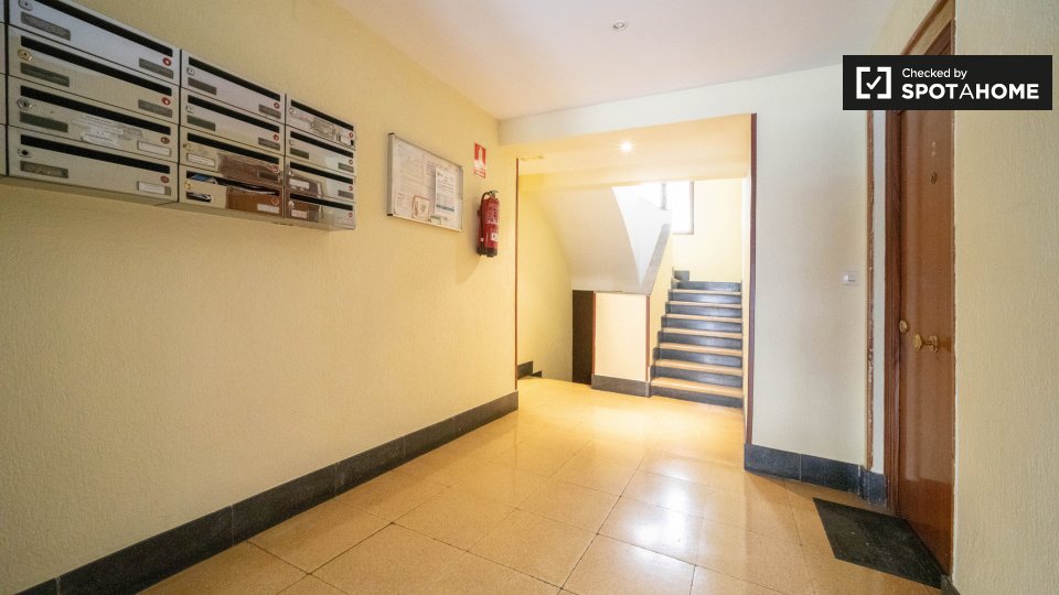 Double room Madrid, 5 beds, 110m² — photo 19