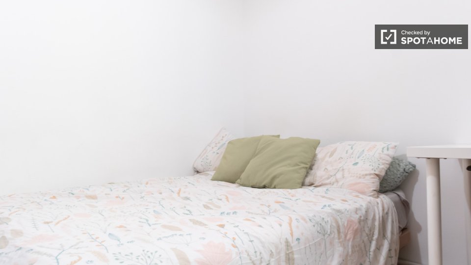 Double room Madrid, 3 beds — photo 37
