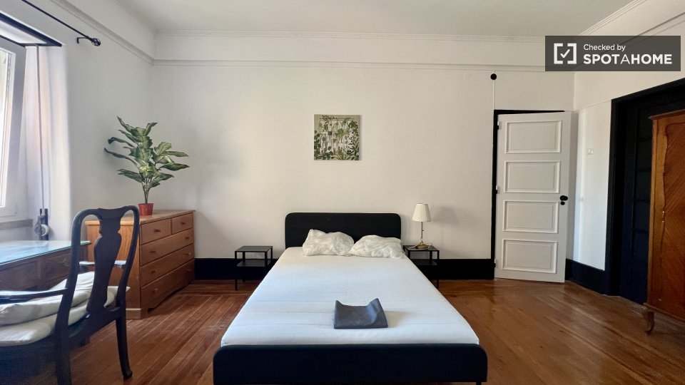 Double room Lisbon, 5 beds — photo 58