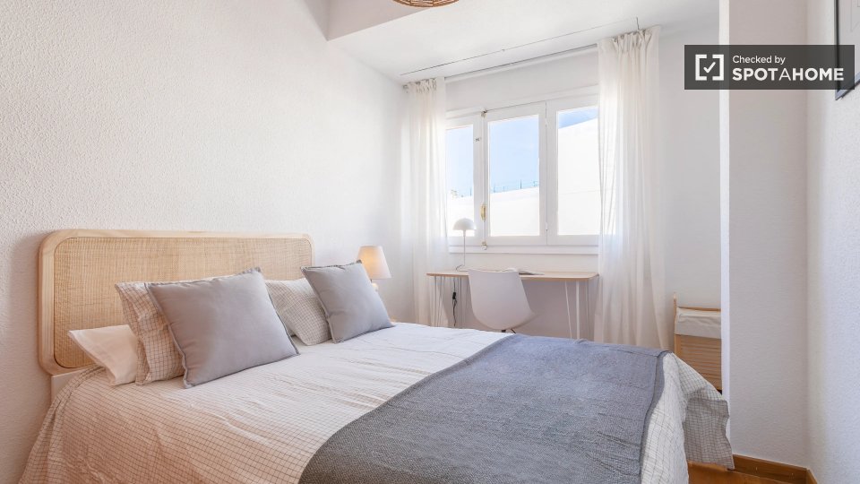 Double room Alicante, 4 beds — photo 4
