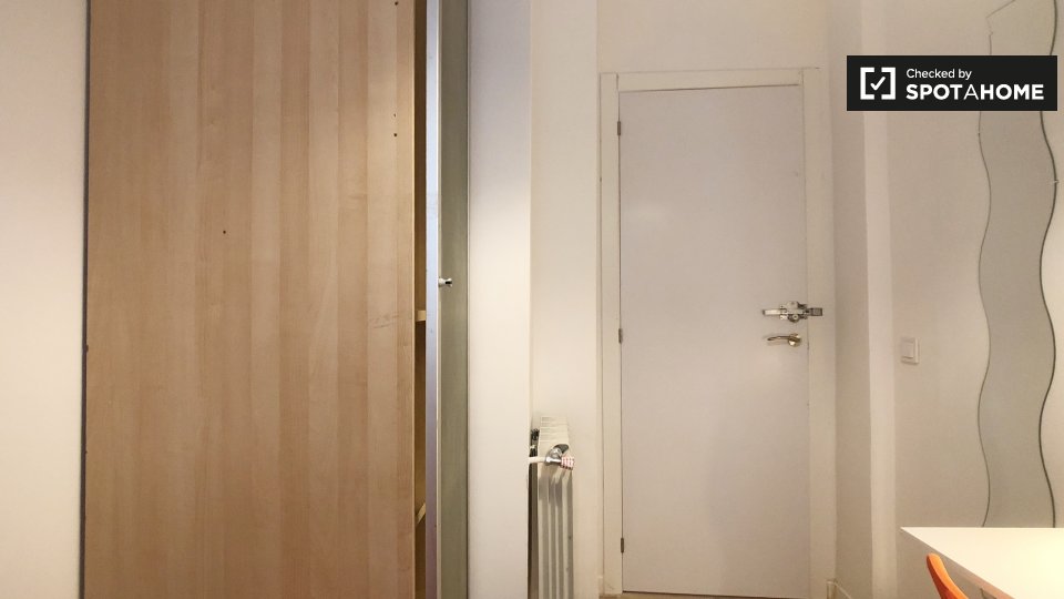 Double room Madrid, 7 beds, 130m² — photo 1
