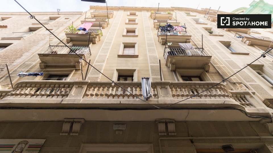 Double room Barcelona, 3 beds — photo 19