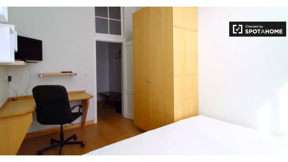 Double room Brussels, 3 beds — photo 1