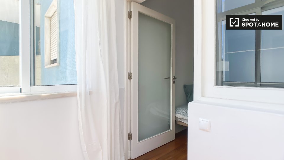 Double room Lisbon, 4 beds — photo 11