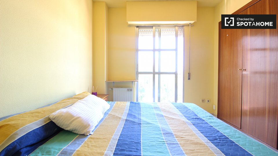Double room Madrid, 5 beds, 80m² — photo 4