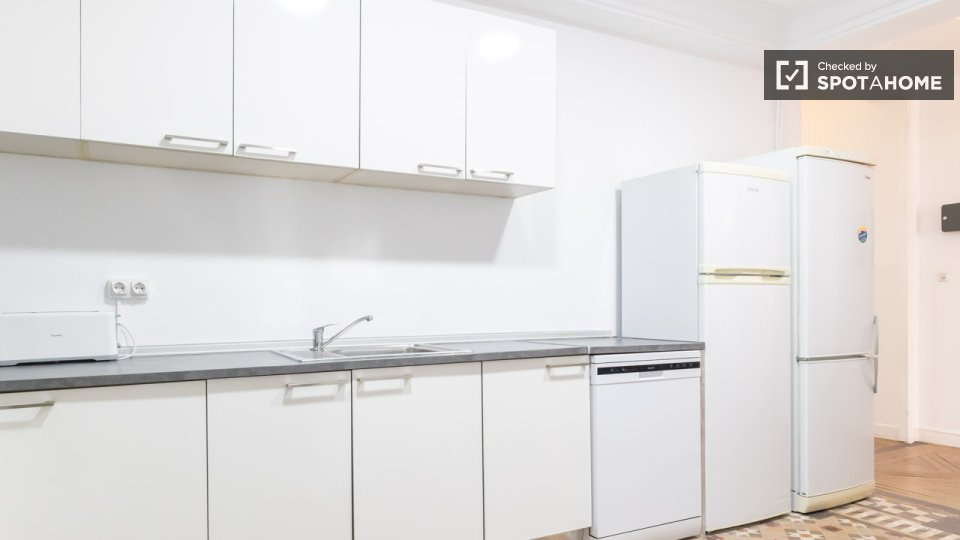Double room Madrid, 10 beds, 220m² — photo 35