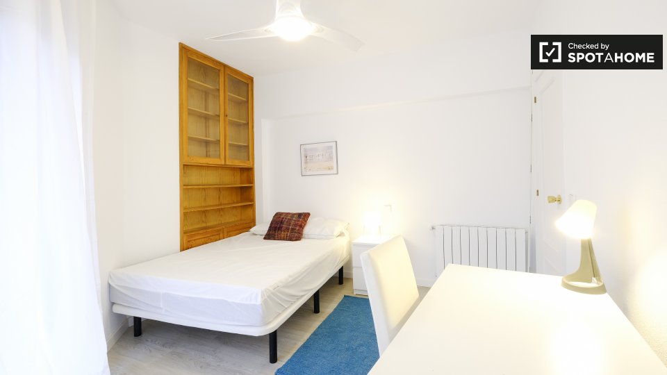 Double room Madrid, 6 beds, 160m² — photo 2