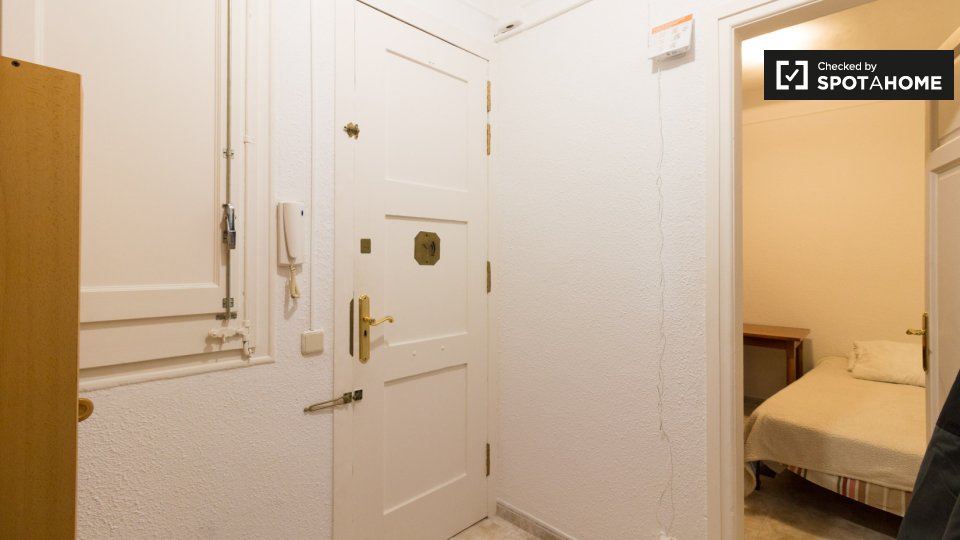 Double room Barcelona, 3 beds — photo 5