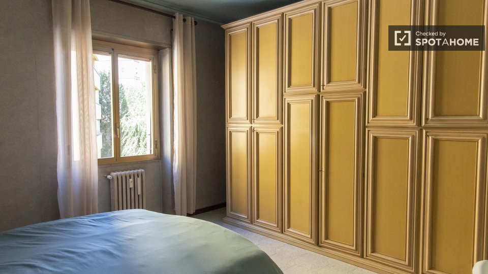Double room Rome, 3 beds — photo 11