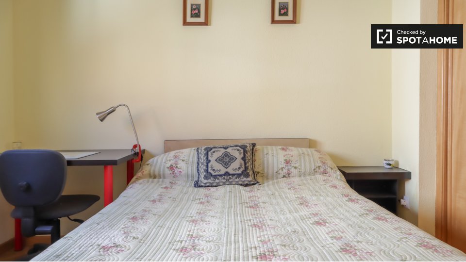 Double room Madrid, 2 beds — photo 4