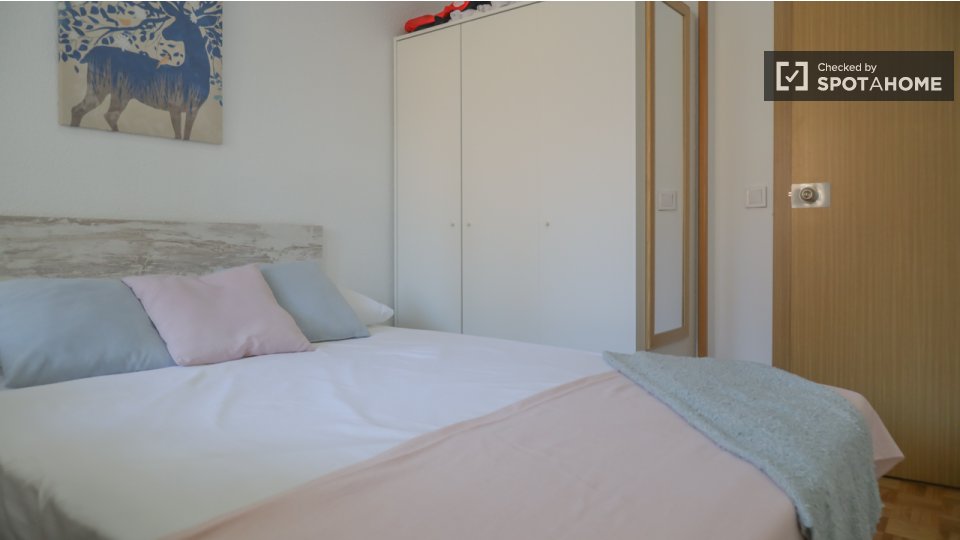 Double room Madrid, 5 beds, 140m² — photo 17