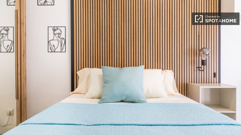 Double room Madrid, 5 beds, 101m² — photo 32