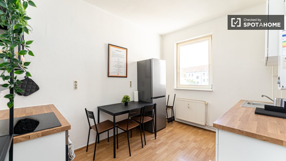 Double room Berlin, 5 beds, 84m² — photo 5