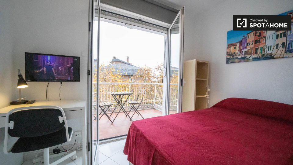 Double room Madrid, 5 beds, 110m² — photo 2