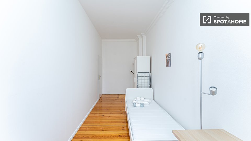 Double room Berlin, 3 beds, 68m² — photo 8