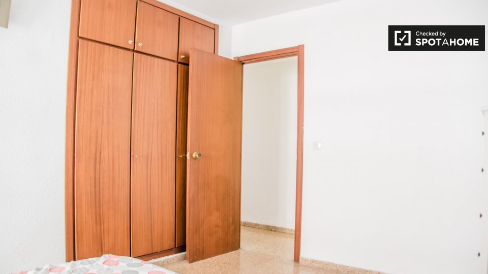Double room Valencia, 5 beds, 160m² — photo 4