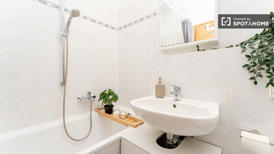 Double room Berlin, 4 beds, 62m² — photo 10
