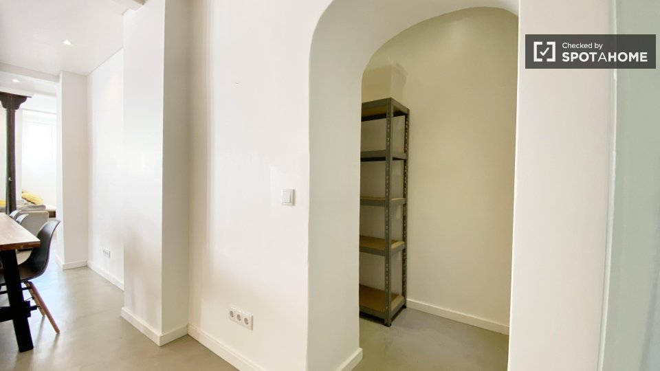 Apartment Lisbon, 2 beds, 117m² — photo 35