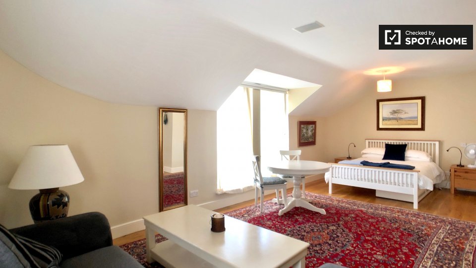 Chic studio apartment for rent in Killiney, Dublin (ref 341459) Spotahome