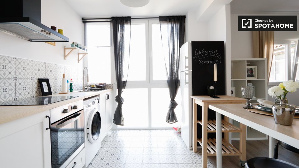Double room Madrid, 3 beds, 85m² — photo 11