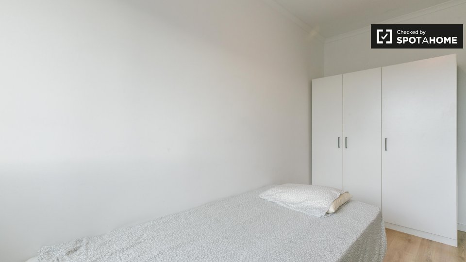Double room Lisbon, 4 beds, 85m² — photo 3