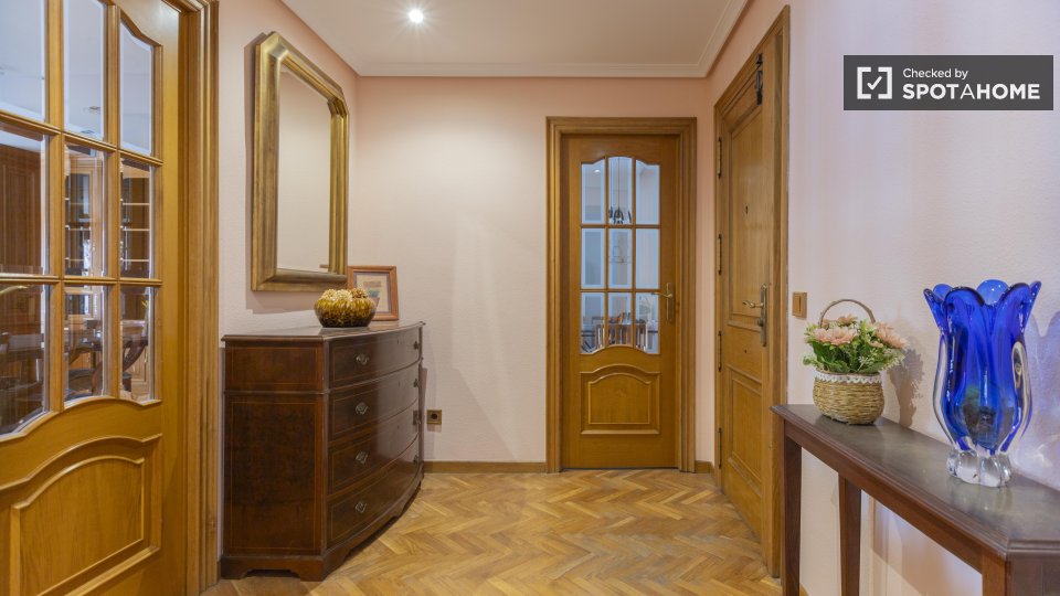 Double room Valencia, 5 beds, 240m² — photo 21