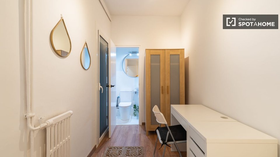 Double room Barcelona, 4 beds, 90m² — photo 7