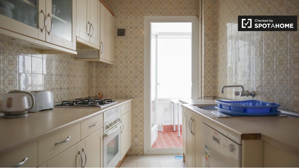 Double room Madrid, 6 beds, 200m² — photo 16