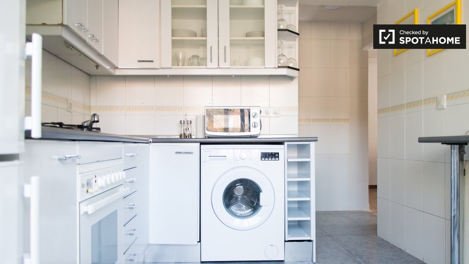 Double room Madrid, 4 beds, 74m² — photo 10