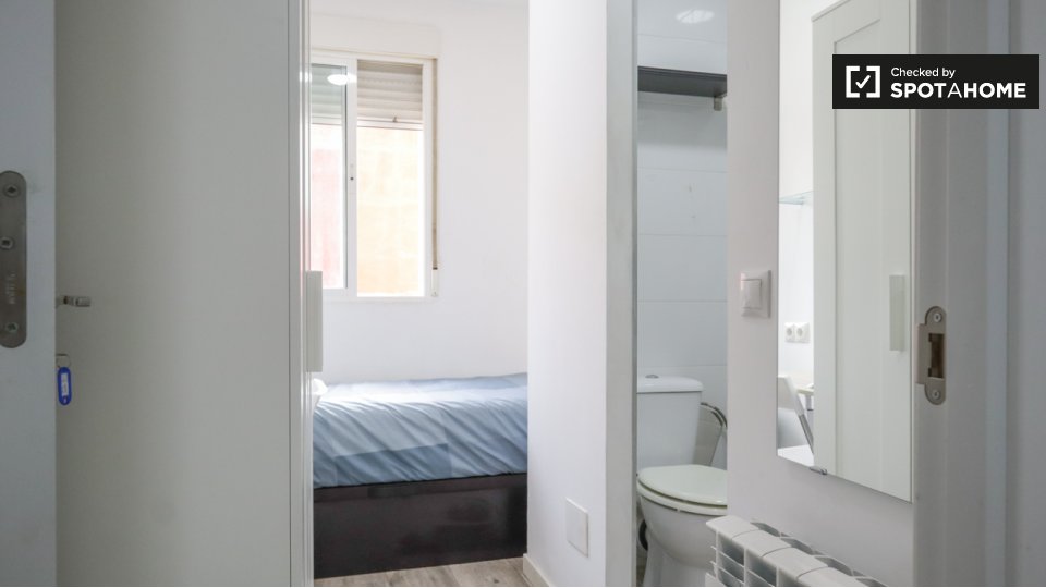 Double room Madrid, 5 beds — photo 9