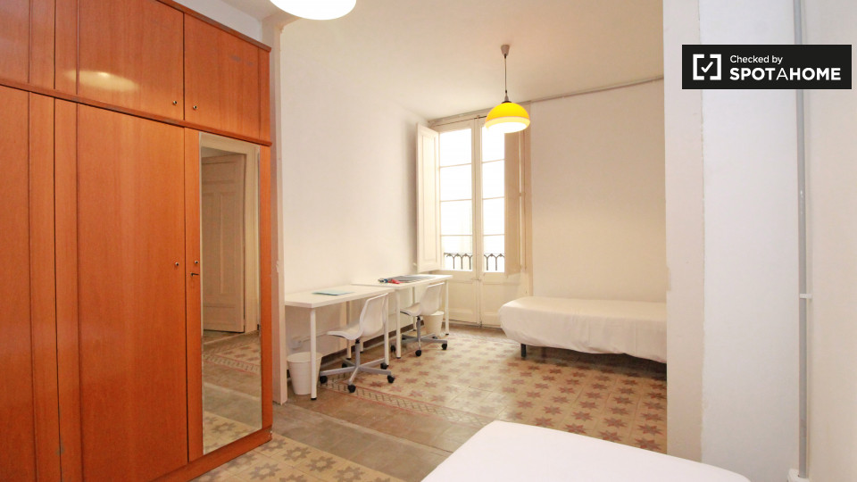 Double room Barcelona, 8 beds, 175m² — photo 2