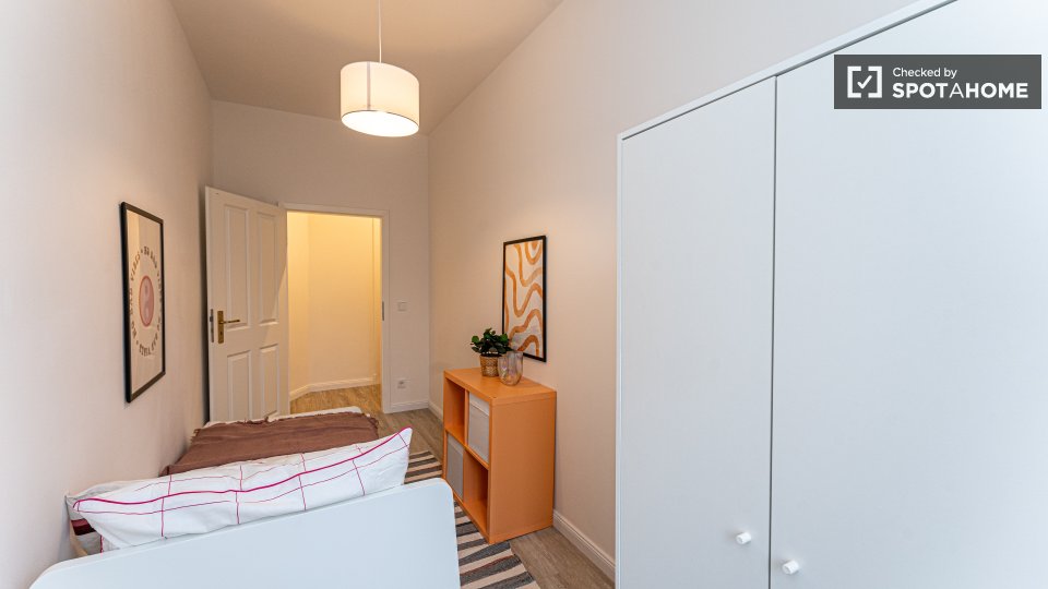 Double room Berlin, 6 beds, 101m² — photo 8