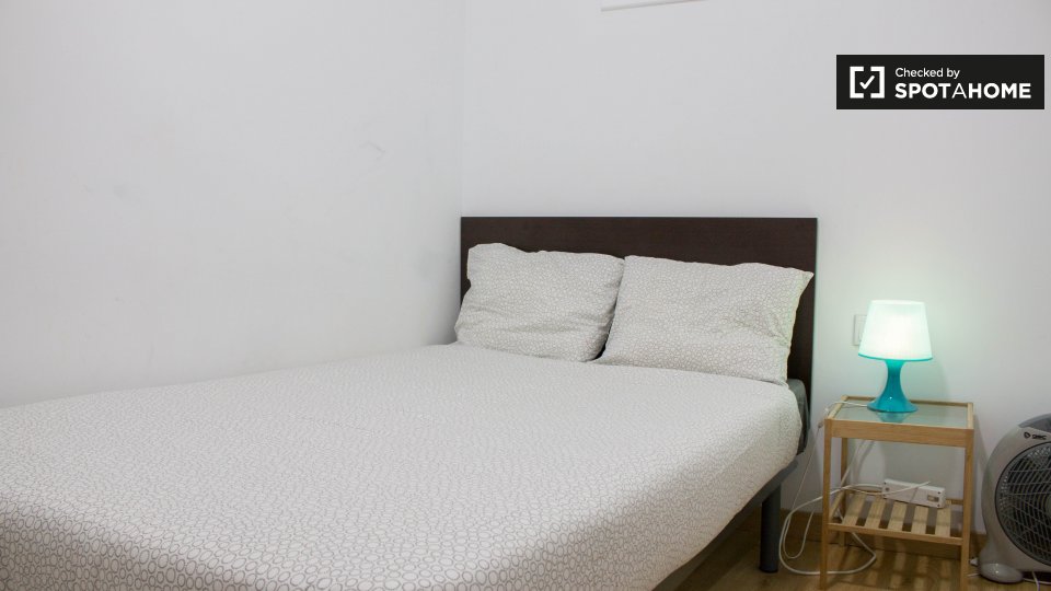 Double room Barcelona, 3 beds, 60m² — photo 2